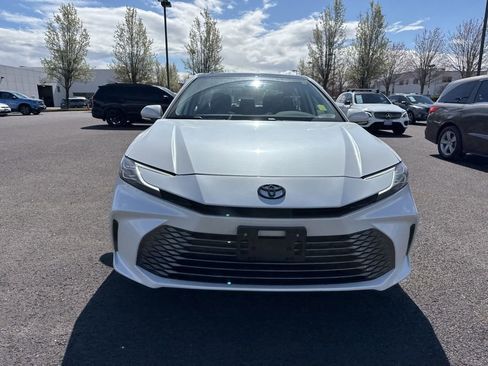 Used 2025 Toyota Camry XLE image 2