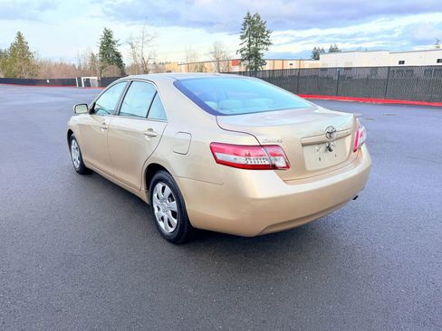 Used 2011 Toyota Camry LE image 3