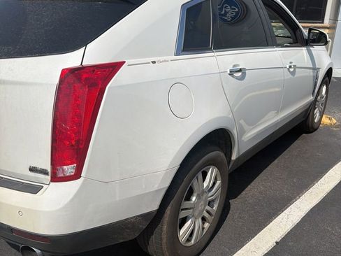 Used 2011 Cadillac SRX Luxury FWD image 4