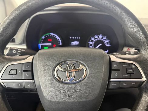 Used 2021 Toyota Sienna LE w/ LE Plus Package FWD image 23