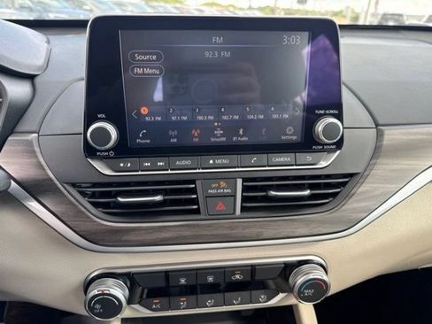 Used 2025 Nissan Altima 2.5 SV FWD image 35