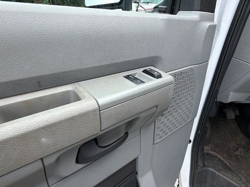 Used 2022 Ford E-350 and Econoline 350 Super Duty RWD image 15