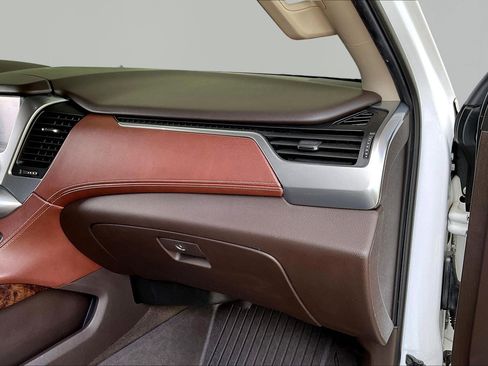 Used 2018 Chevrolet Tahoe Premier AWD/4WD image 27