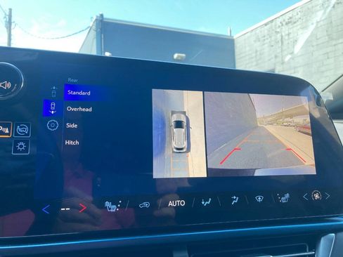 Used 2024 Chevrolet Equinox EV LT FWD image 12