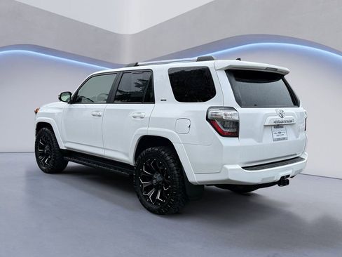 Used 2022 Toyota 4Runner SR5 Premium image 3