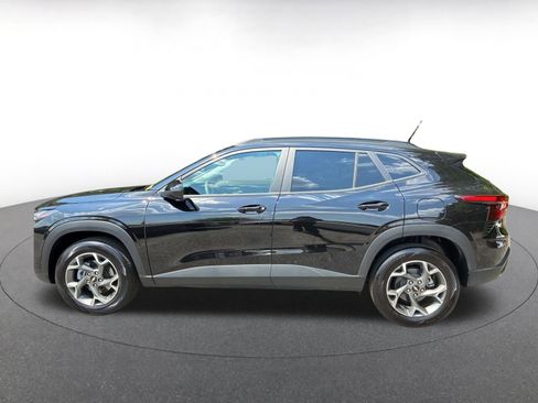 Used 2025 Chevrolet Trax LT image 4