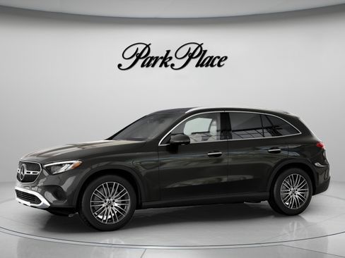 Used 2026 Mercedes-Benz GLC 300 4MATIC image 3