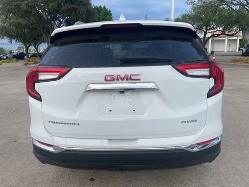 Used 2024 GMC Terrain SLT image 6
