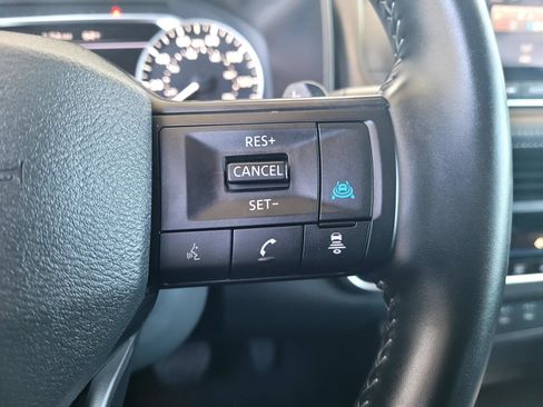 Used 2025 Nissan Rogue SV FWD image 30