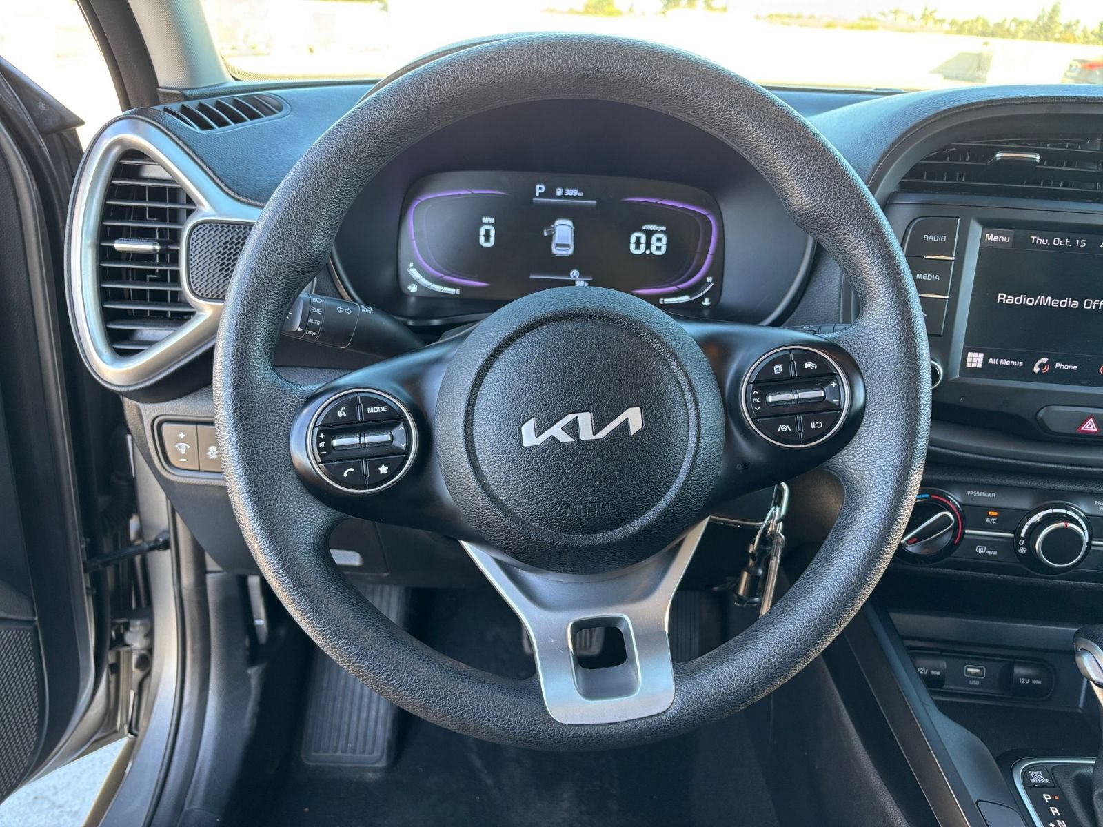 Used 2025 Kia Soul LX w/ LX Technology Package FWD image 25