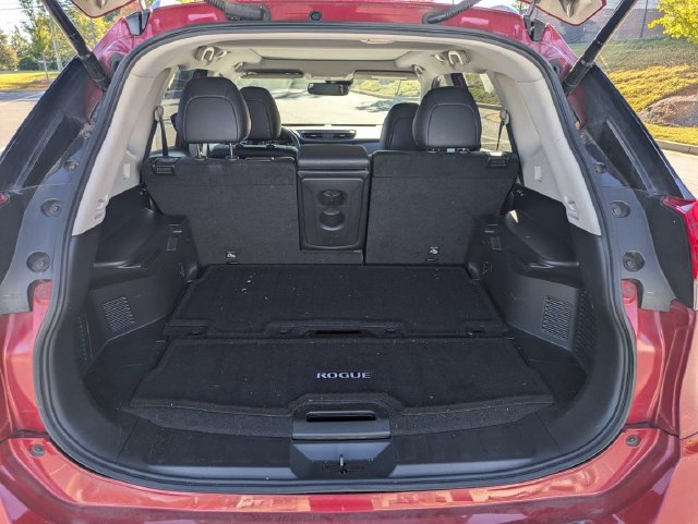 Used 2017 Nissan Rogue SL w/ SL Premium Package FWD image 13
