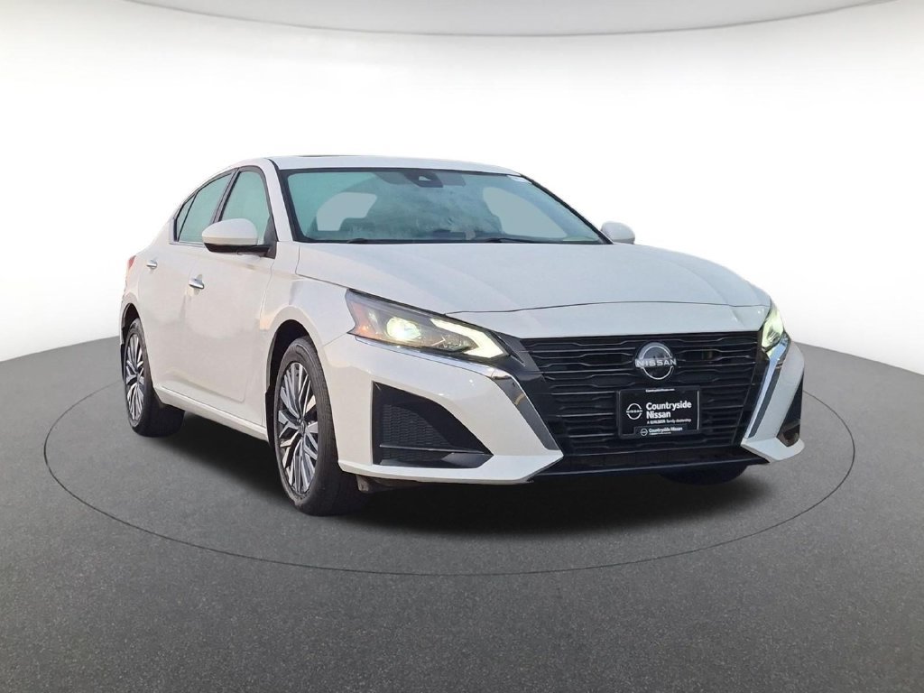 Used 2024 Nissan Altima 2.5 SV w/ SV Premium Package AWD/4WD image 3