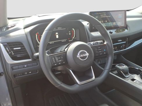 Used 2024 Nissan Rogue SL AWD/4WD image 12