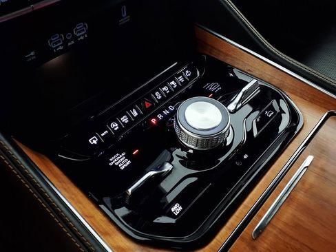 Used 2024 Jeep Grand Wagoneer L Series III image 23