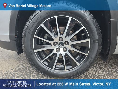 Used 2018 Toyota Highlander SE image 35