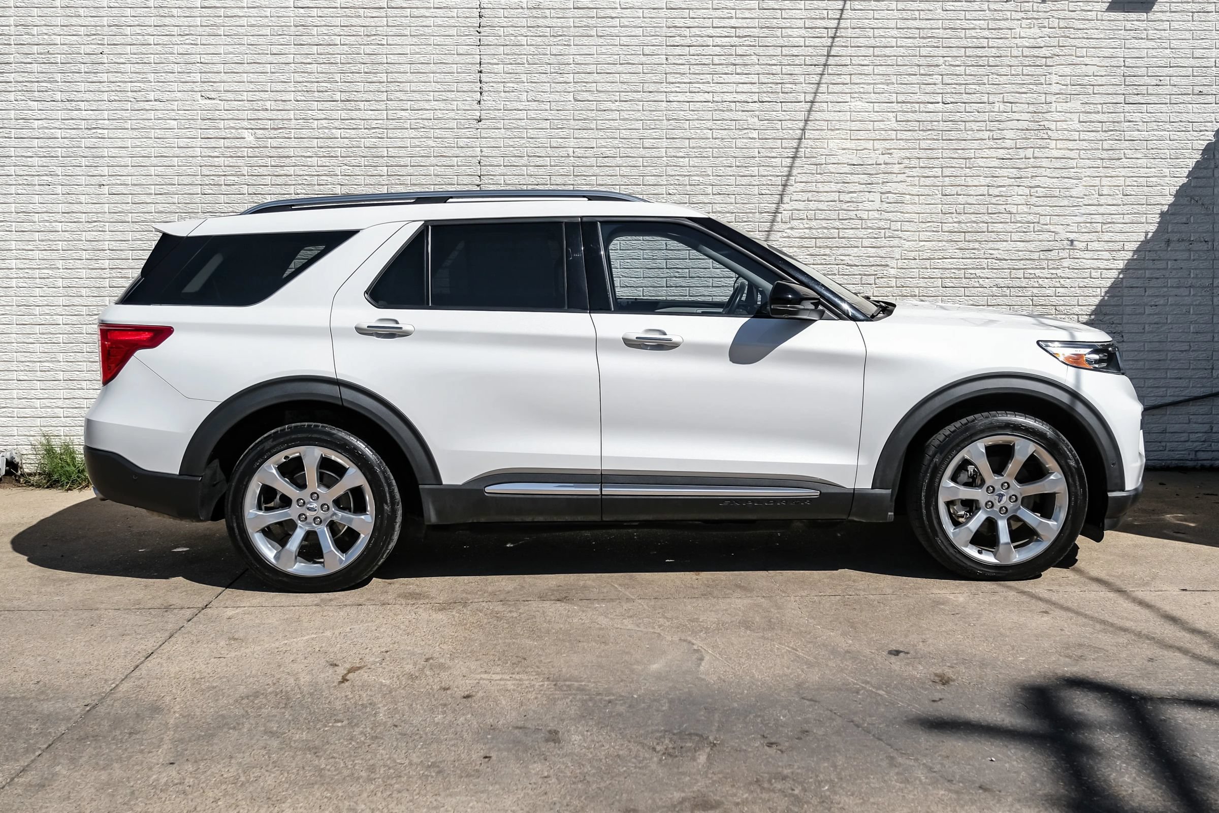 Used 2020 Ford Explorer Platinum w/ Premium Technology Package AWD/4WD image 8