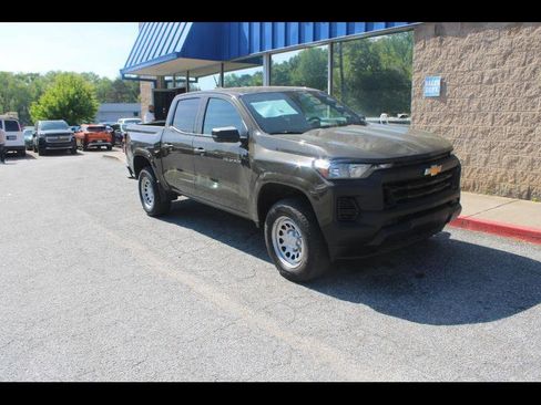 Used 2023 Chevrolet Colorado W/T image 1