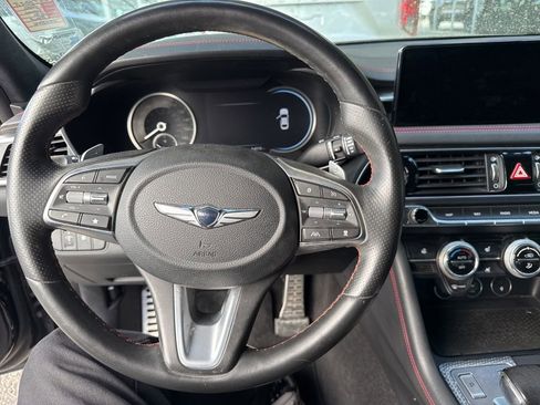 Used 2022 Genesis G70 3.3T image 5