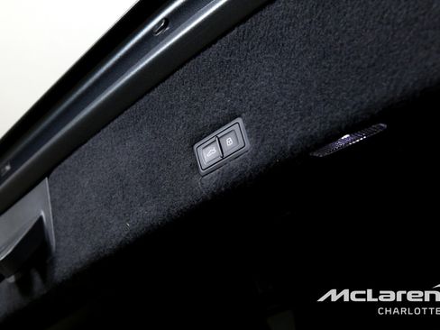 Used 2020 Lamborghini Urus image 23