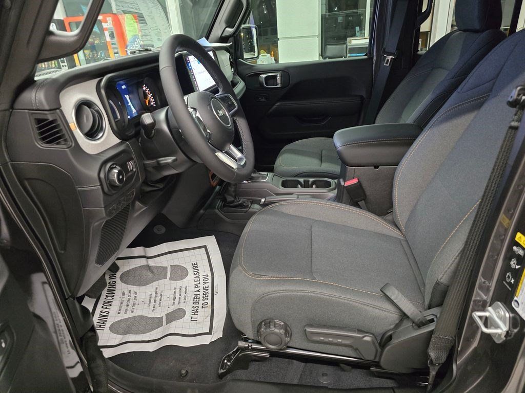New 2025 Jeep Wrangler Unlimited Sahara AWD/4WD image 16