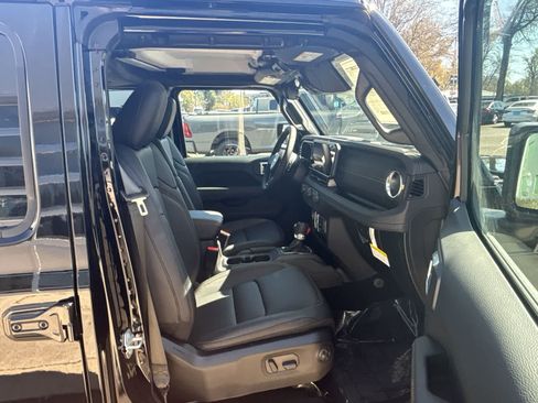 New 2026 Jeep Gladiator Sport image 9