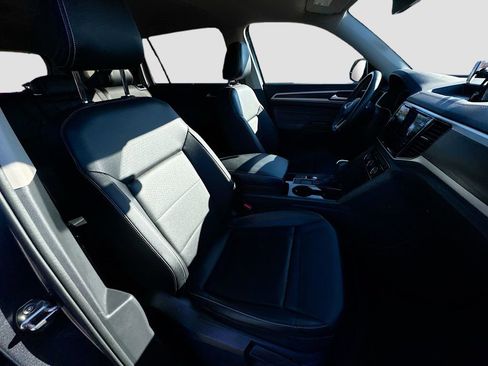 Used 2023 Volkswagen Atlas SE w/ Black Wheel Package image 25