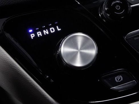 Used 2024 Chrysler Pacifica Touring-L image 33