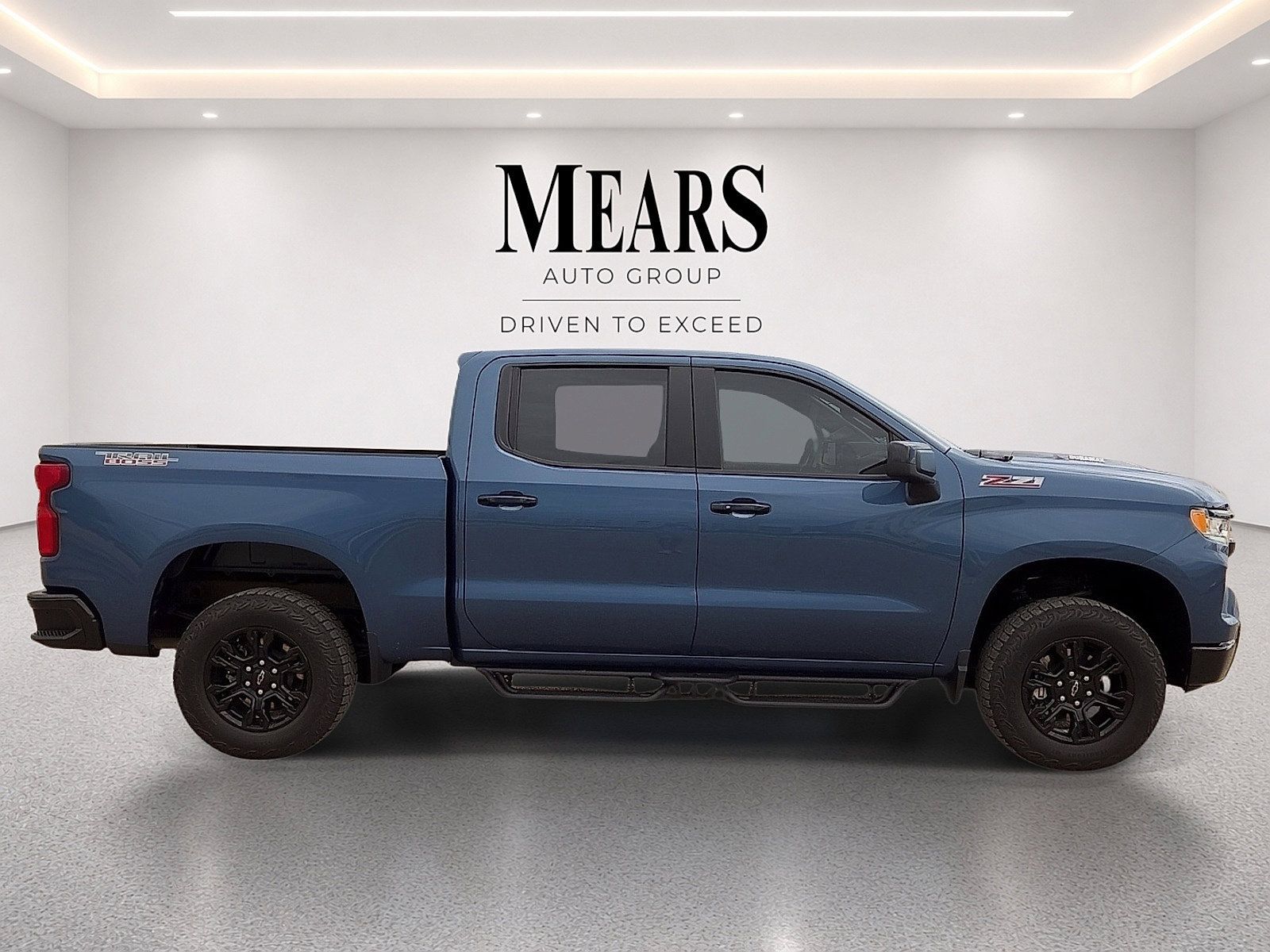 Used 2024 Chevrolet Silverado 1500 LT Trail Boss w/ Convenience Package II AWD/4WD image 6