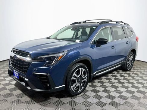 Used 2024 Subaru Ascent Limited w/ Technology Package AWD/4WD image 3