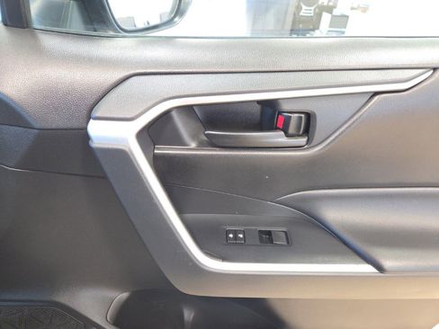 Used 2022 Toyota RAV4 LE image 19