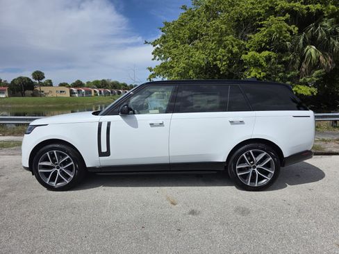 New 2026 Land Rover Range Rover Long Wheelbase SE image 7