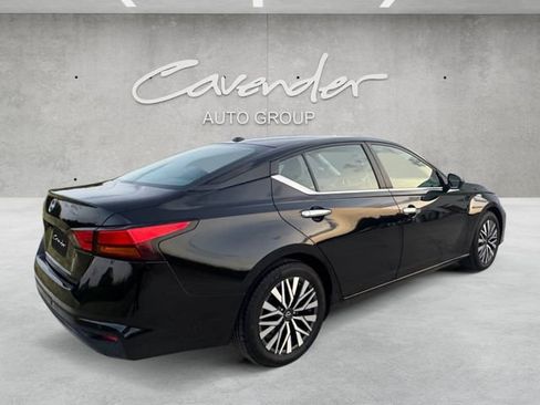 Used 2025 Nissan Altima 2.5 SV FWD image 16
