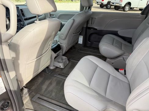 Used 2017 Toyota Sienna XLE w/ XLE Navigation Package AWD/4WD image 29