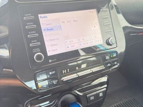 Used 2022 Toyota Prius LE AWD/4WD image 12