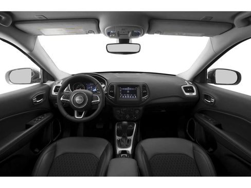 Used 2018 Jeep Compass Latitude w/ Cold Weather Group AWD/4WD image 5