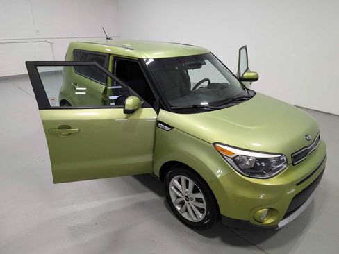 Used 2017 Kia Soul + FWD image 16
