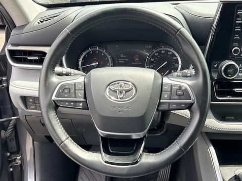 Used 2021 Toyota Highlander XLE AWD/4WD image 19