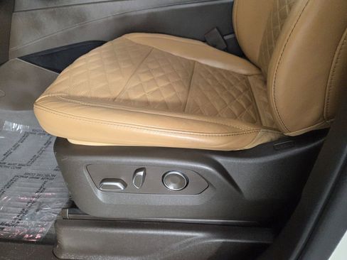 Used 2021 Cadillac Escalade Premium Luxury image 12