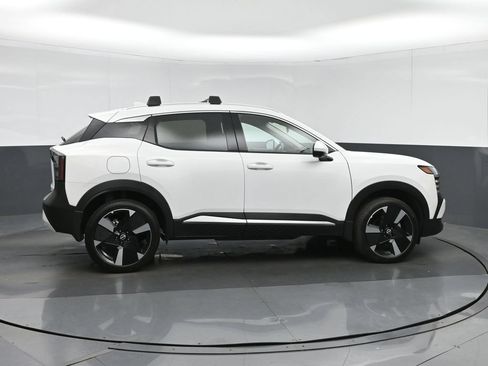 Used 2025 Nissan Kicks SR FWD image 8