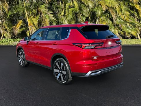 New 2025 Mitsubishi Outlander SE image 3