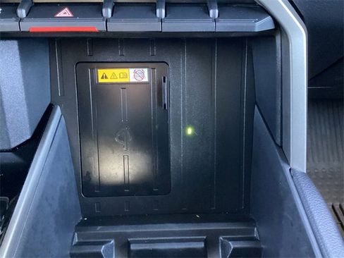 Used 2024 Toyota Tundra Limited image 31