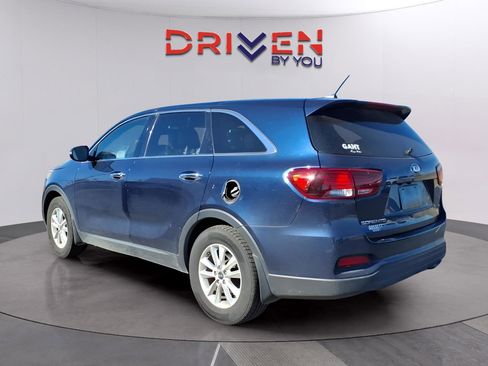 Used 2019 Kia Sorento LX image 3
