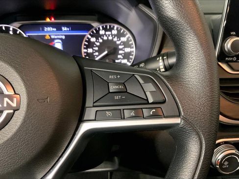 Used 2025 Nissan Altima 2.5 SV FWD image 21