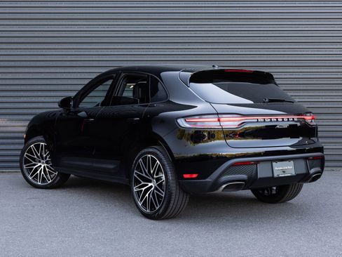 Certified 2026 Porsche Macan AWD/4WD image 3
