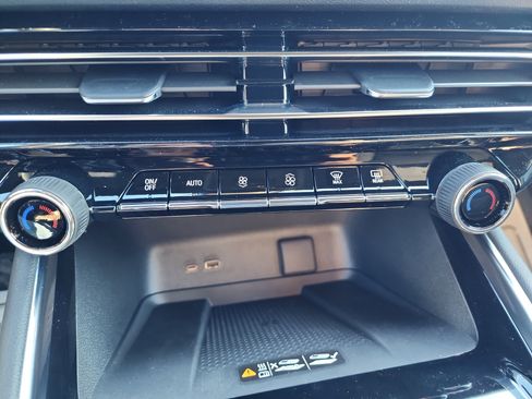 New 2026 Chevrolet Traverse LT w/ Sun and Wheel Package image 17