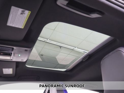 Used 2025 Volkswagen Golf R Black Edition image 4