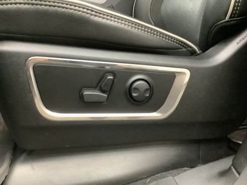 Used 2025 RAM 1500 Laramie w/ Sport Appearance Package AWD/4WD image 12