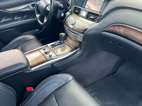 Used 2017 INFINITI Q70 L 3.7 w/ Deluxe Touring Package image 12