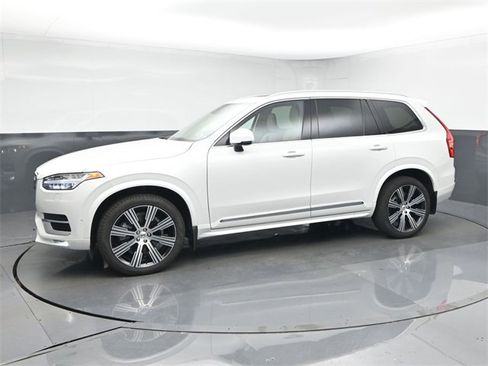 Used 2024 Volvo XC90 B5 Plus w/ Protection Package Premier image 4