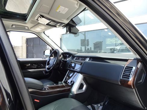 Used 2020 Land Rover Range Rover HSE image 22